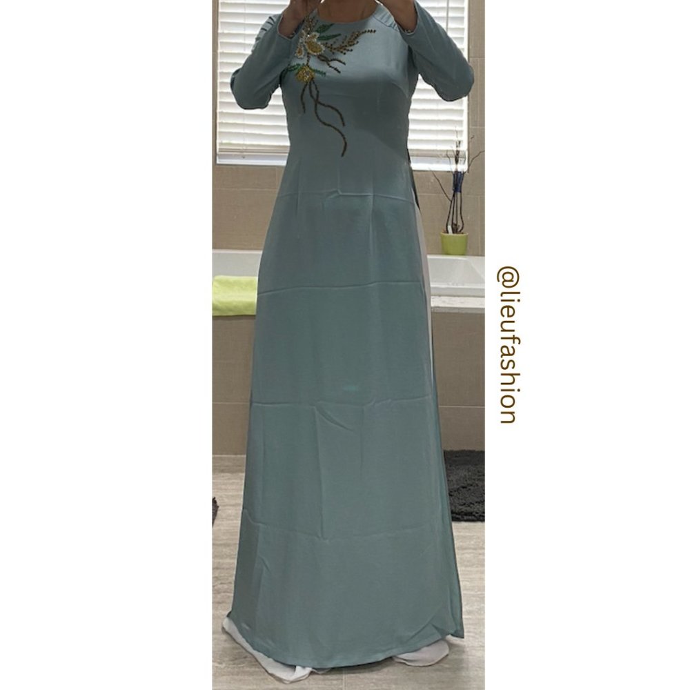 🧧 Vietnamese Traditional Dress (Áo Dài)